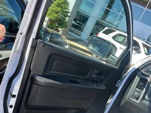 Used 2018 RAM 1500 Express w/ Express Value Package AWD/4WD image 4