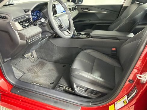 Used 2025 Toyota Camry XLE FWD image 10