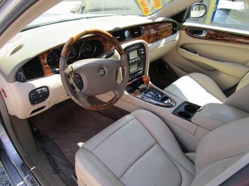 Used 2004 Jaguar XJ8 RWD image 10