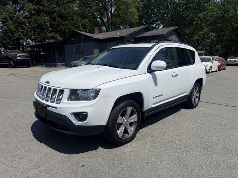 Used 2017 Jeep Compass High Altitude AWD/4WD image 2