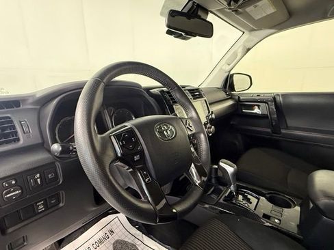 Used 2022 Toyota 4Runner TRD Off-Road AWD/4WD image 17