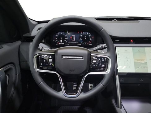 New 2024 Land Rover Discovery Sport Dynamic SE image 24