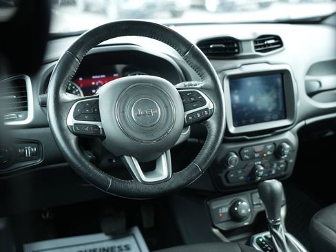 Used 2021 Jeep Renegade Latitude w/ Luxury Group I image 25