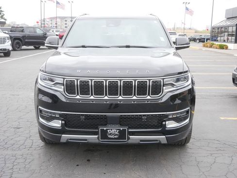 Used 2022 Jeep Wagoneer Series III w/ Premium Group I AWD/4WD image 3