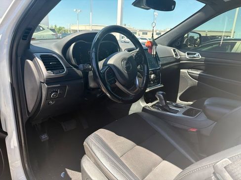 Used 2020 Jeep Grand Cherokee Altitude AWD/4WD image 2