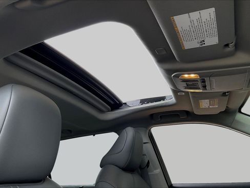 Used 2025 Toyota Highlander XLE image 28