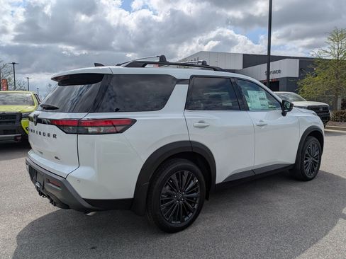 New 2026 Nissan Pathfinder SL FWD image 4