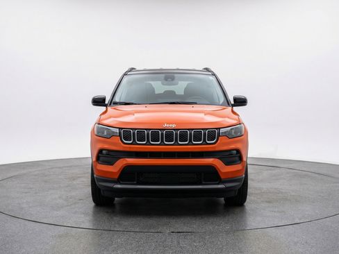 Used 2025 Jeep Compass Limited AWD/4WD image 2