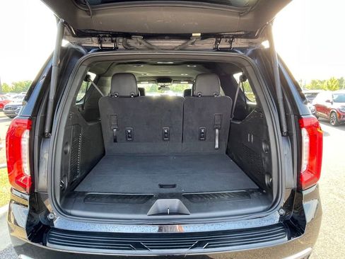 Used 2023 GMC Yukon XL SLT AWD/4WD image 8