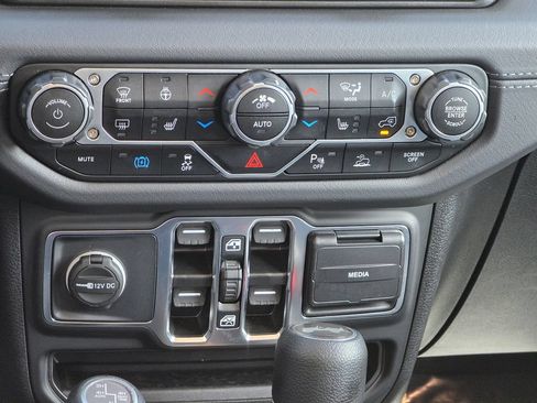 Used 2025 Jeep Wrangler Unlimited Sahara w/ Safety Group AWD/4WD image 34
