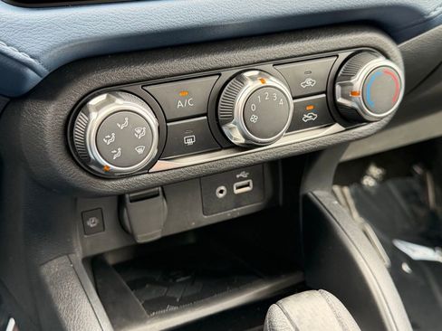 Used 2025 Nissan Versa SV w/ Trunk Package image 22