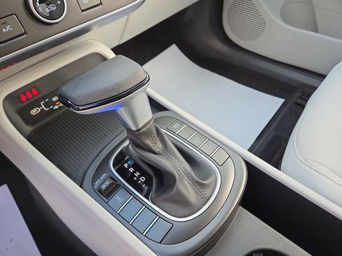 Used 2025 Hyundai Kona SE image 23