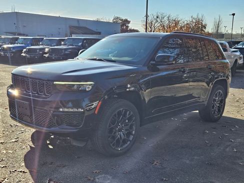 New 2025 Jeep Grand Cherokee Summit w/ Obsidian Package image 3