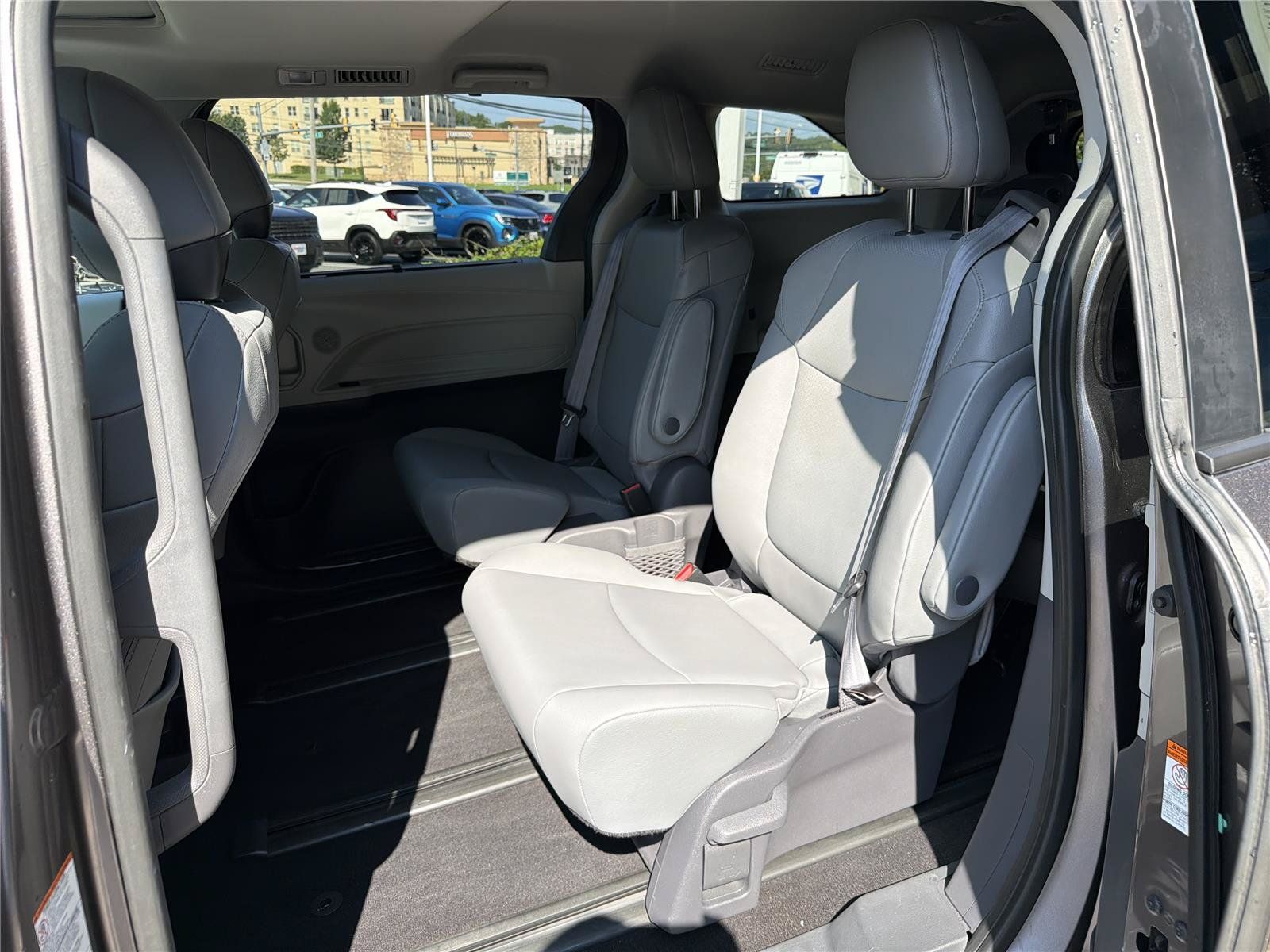 Used 2021 Toyota Sienna XLE FWD image 9