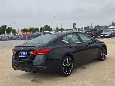 Used 2024 Nissan Altima 2.5 SR FWD image 3