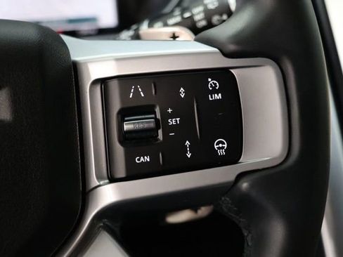 Used 2024 Land Rover Discovery Dynamic SE image 23