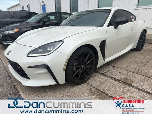 Used 2023 Toyota GR86 Premium w/ ALL Weather Mat Package (TMS) RWD image 1