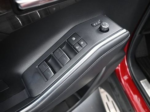 Used 2023 Toyota Highlander Limited FWD image 13
