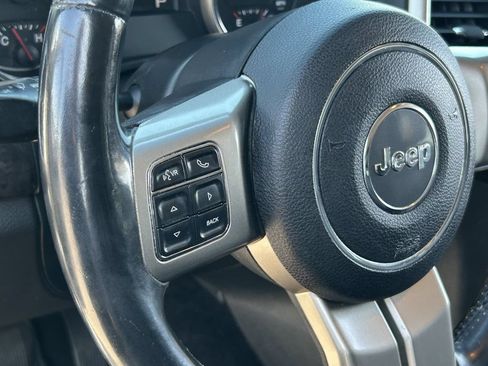 Used 2013 Jeep Grand Cherokee Laredo RWD image 26