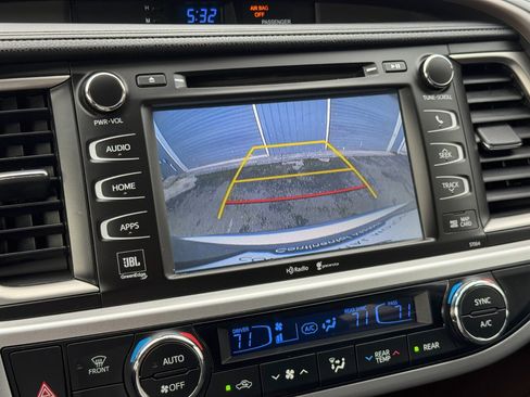 Used 2015 Toyota Highlander Limited w/ Driver Technology Package image 35