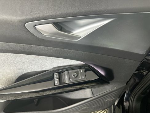 Used 2023 Volkswagen ID.4 Pro image 15