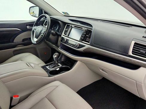 Used 2018 Toyota Highlander Limited Platinum AWD/4WD image 25