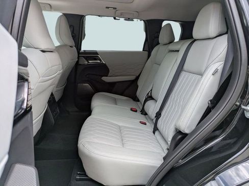 New 2025 Mitsubishi Outlander AWD image 15