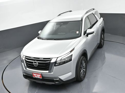Used 2024 Nissan Pathfinder SV image 38