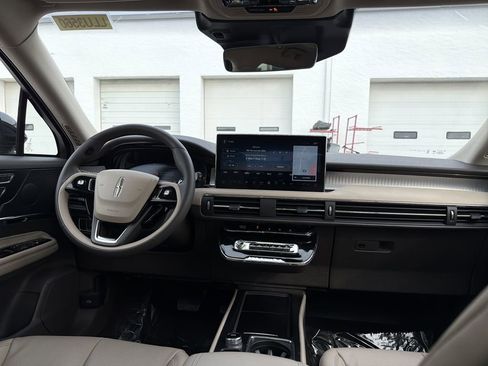 Certified 2023 Lincoln Corsair Standard w/ Equipment Group 101A image 18