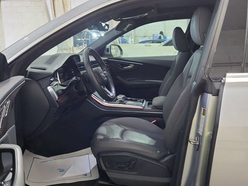 Used 2021 Audi Q8 Premium Plus w/ Premium Plus Package AWD/4WD image 3