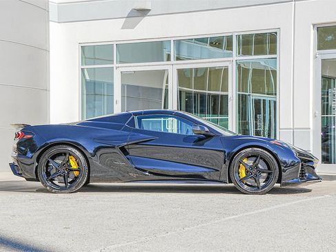 Used 2025 Chevrolet Corvette E-Ray w/ Battery Protection Package image 7