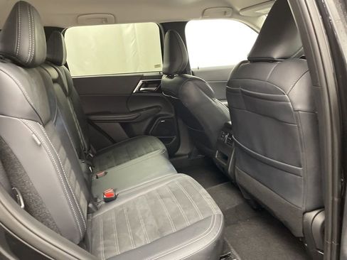 Used 2025 Mitsubishi Outlander SE image 30