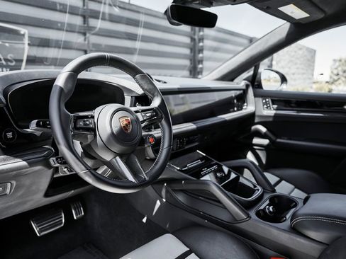 Used 2024 Porsche Cayenne Turbo GT AWD/4WD image 2