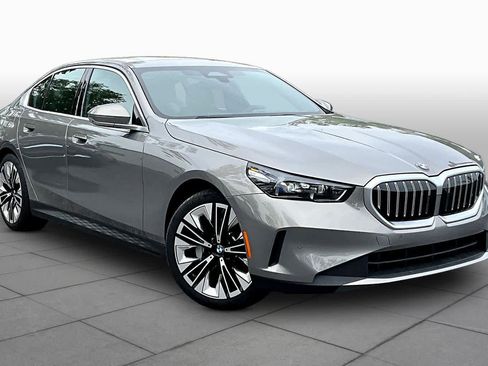 Certified 2025 BMW 530i RWD image 3