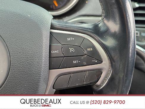 Used 2021 Jeep Grand Cherokee Laredo RWD image 13