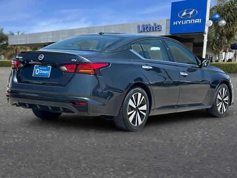 Used 2022 Nissan Altima 2.5 SV FWD image 3