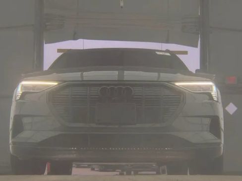 Used 2021 Audi e-tron Premium w/ Convenience Plus Package AWD/4WD image 12