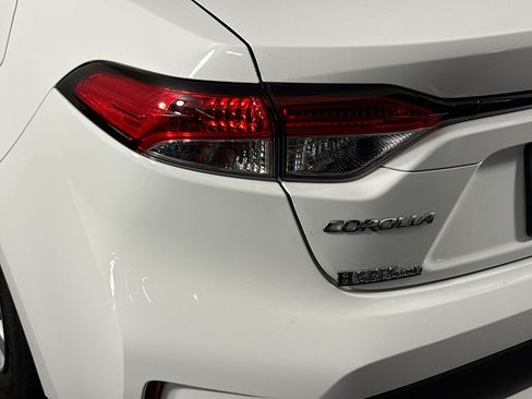 Used 2022 Toyota Corolla LE FWD image 35