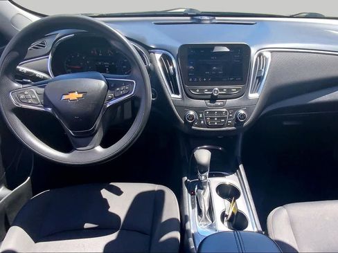 Used 2021 Chevrolet Malibu LT FWD image 16