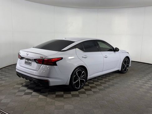 Used 2024 Nissan Altima 2.5 SR FWD image 11