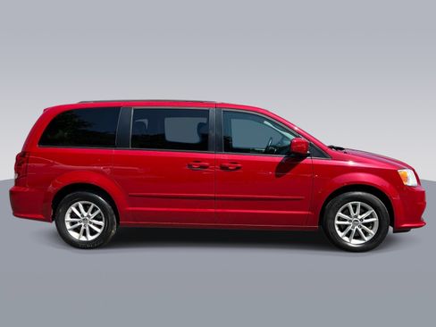 Used 2016 Dodge Grand Caravan SXT w/ Rear Park Assist Package FWD image 8