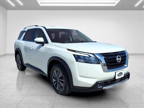 Used 2024 Nissan Pathfinder SV AWD/4WD image 2