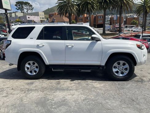 Used 2018 Toyota 4Runner SR5 RWD image 3
