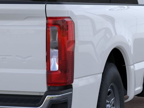 New 2026 Ford F250 XL w/ XL Chrome Package RWD image 21