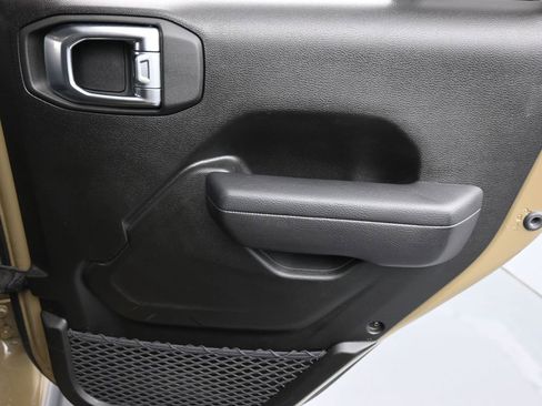 Used 2025 Jeep Gladiator Mojave image 15