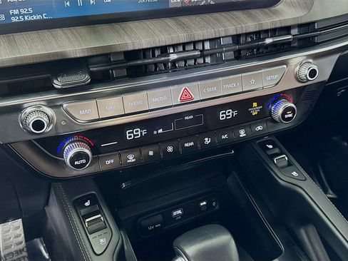 Used 2023 Kia Telluride SX image 28