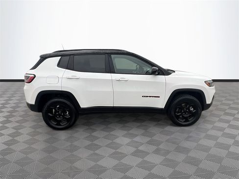 Used 2024 Jeep Compass Trailhawk image 8