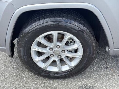 Used 2020 Jeep Grand Cherokee Altitude RWD image 11
