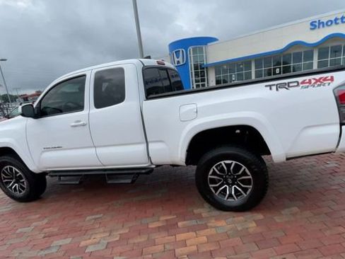 Used 2023 Toyota Tacoma TRD Sport w/ TRD Premium Sport Package AWD/4WD image 7