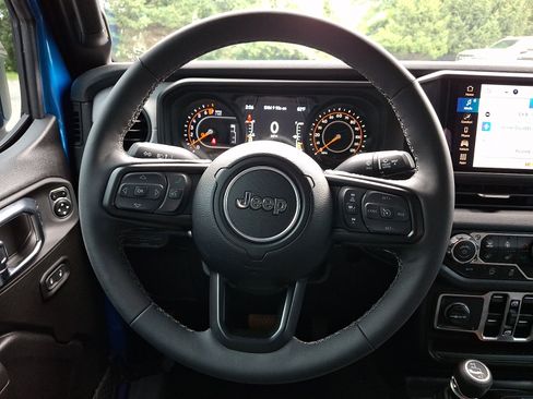 Used 2025 Jeep Gladiator Sport AWD/4WD image 18
